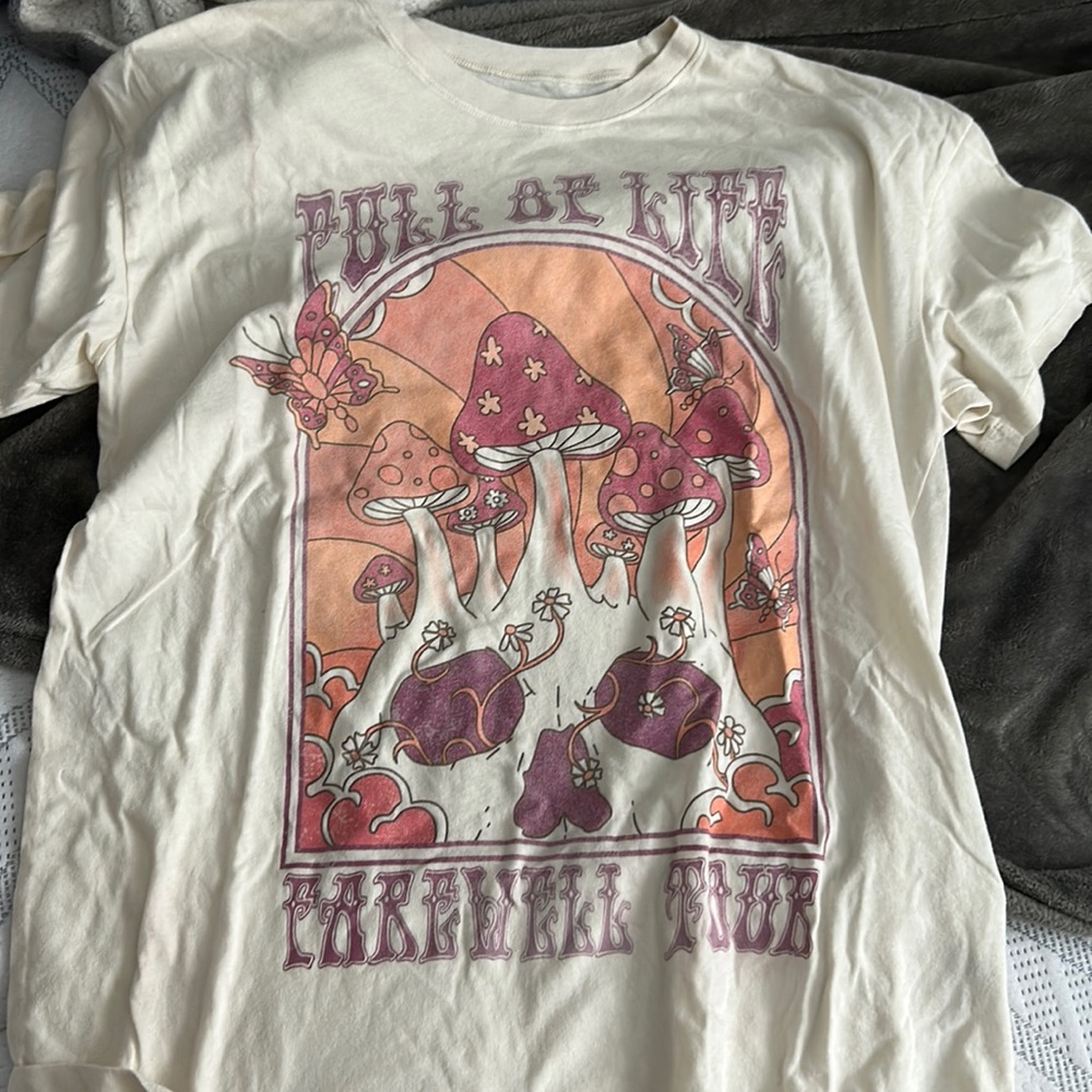 Hollister graphic tee
